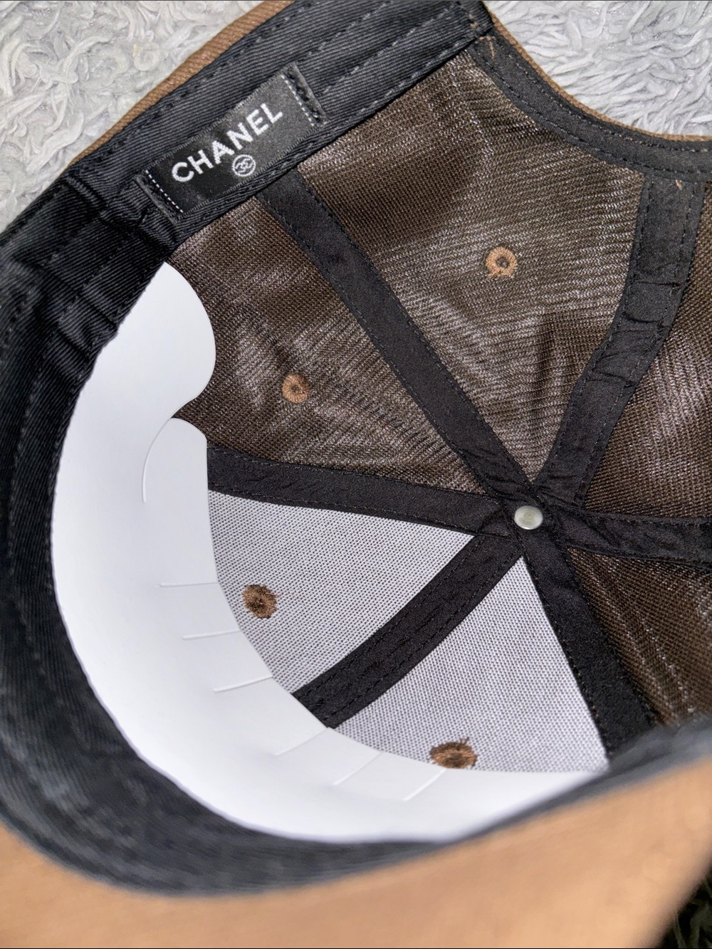 CHANEL Rugged Embroidered CC Hat - Picture 4 of 4